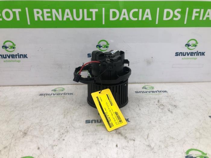 Chaufage Ventilatiemotor van een Renault Scénic IV (RFAJ) 1.2 TCE 130 16V 2017