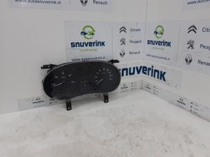 Gebruikte Instrumentenpaneel Renault Master II (FD/HD) 2.5 dCi 16V 100 Prijs € 48,38 Inclusief btw aangeboden door Snuverink Autodemontage