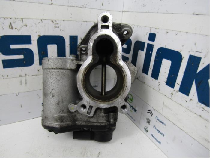 EGR Klep van een Renault Trafic New (FL) 2.0 dCi 16V 90 2007