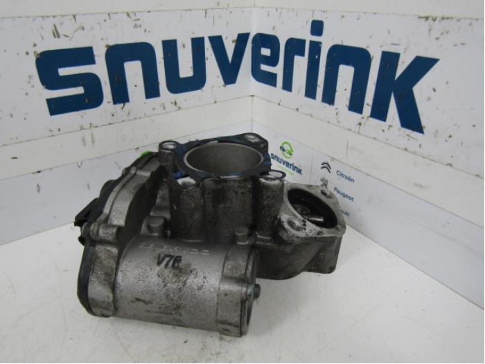 EGR Klep van een Renault Trafic New (FL) 2.0 dCi 16V 90 2007