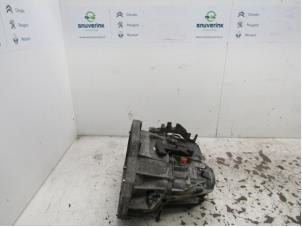 Gebruikte Versnellingsbak Renault Master II (FD/HD) 2.5 dCi 16V 100 Prijs € 423,50 Inclusief btw aangeboden door Snuverink Autodemontage
