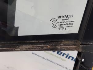 Gebruikte Driehoeks Ruit links-voor Renault Captur (2R) 1.2 TCE 16V EDC Prijs € 40,00 Margeregeling aangeboden door Snuverink Autodemontage