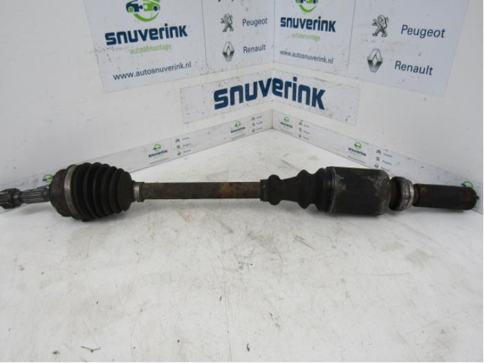 Gebruikte Steekas rechts-voor Peugeot 106 II 1.4 XN,XR,XS,XT Prijs € 34,98 Margeregeling aangeboden door Snuverink Autodemontage