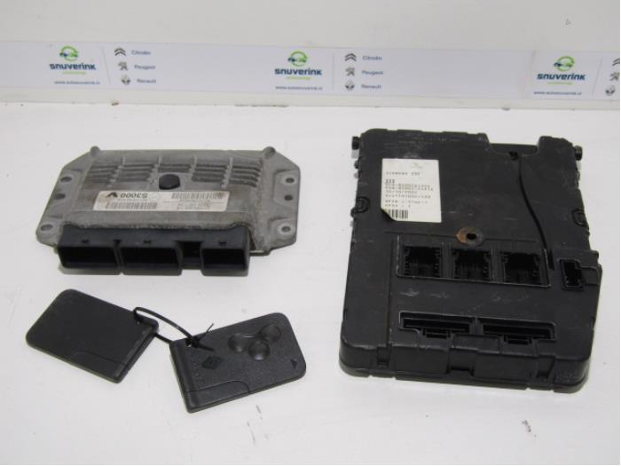 Gebruikte Computer Motormanagement Renault Megane II (BM/CM) 2.0 16V Prijs € 250,00 Margeregeling aangeboden door Snuverink Autodemontage