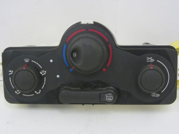 Kachel Bedieningspaneel van een Renault Clio III (BR/CR) 1.5 dCi 70 2006