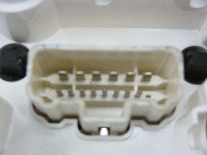 Kachel Bedieningspaneel van een Renault Clio III (BR/CR) 1.5 dCi 70 2006