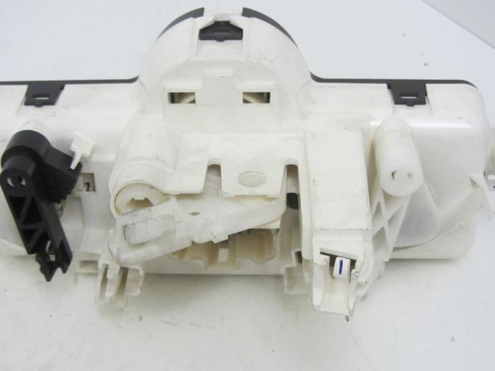 Kachel Bedieningspaneel van een Renault Clio III (BR/CR) 1.5 dCi 70 2006