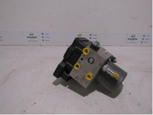 Gebruikte ABS Pomp Renault Zoé (AG) 46kW Prijs € 381,15 Inclusief btw aangeboden door Snuverink Autodemontage