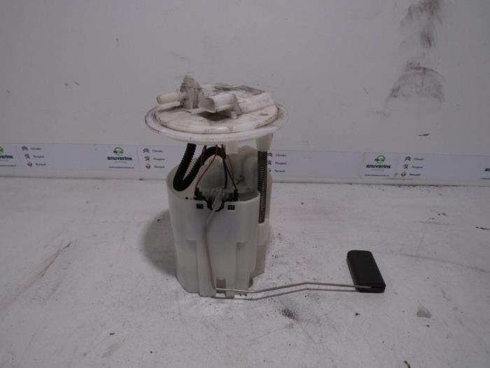 Gebruikte Tank element Pomp Renault Megane III Grandtour (KZ) 1.2 16V TCE 115 Prijs € 34,98 Margeregeling aangeboden door Snuverink Autodemontage