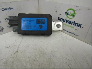 Gebruikte Antenne Versterker Peugeot 2008 (CU) 1.6 HDiF 16V Prijs € 20,00 Margeregeling aangeboden door Snuverink Autodemontage