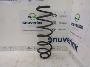 Gebruikte Schroefveer achter Peugeot 2008 (CU) 1.6 Blue HDi 100 Prijs € 29,75 Margeregeling aangeboden door Snuverink Autodemontage