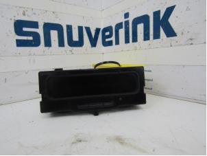 Gebruikte Display Interieur Renault Megane II Grandtour (KM) 1.6 16V Prijs € 34,98 Margeregeling aangeboden door Snuverink Autodemontage