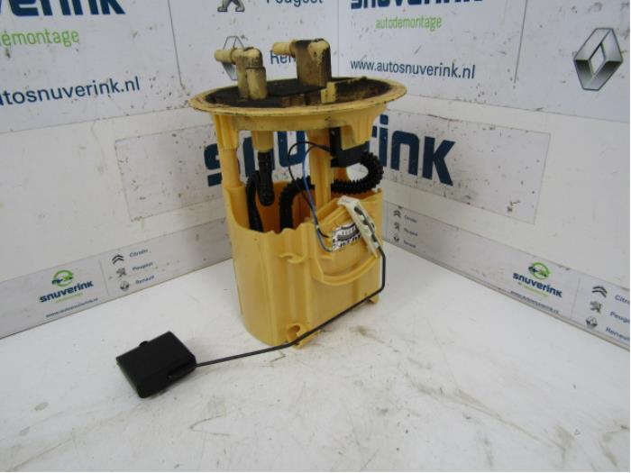 Gebruikte Tank element Pomp Peugeot 206 (2A/C/H/J/S) 1.4 HDi Prijs € 24,99 Margeregeling aangeboden door Snuverink Autodemontage