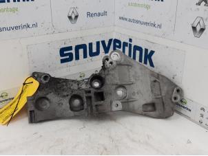 Gebruikte Dynamosteun boven Renault Clio IV (5R) 1.5 Energy dCi 90 FAP Prijs € 40,00 Margeregeling aangeboden door Snuverink Autodemontage