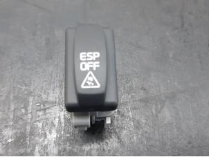 Gebruikte Schakelaar ESP Renault Espace (JK) 2.0 dCi 16V 175 FAP Prijs € 10,00 Margeregeling aangeboden door Snuverink Autodemontage