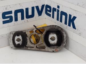 Gebruikte Versnellingsbak Steun Renault Espace (JK) 2.0 dCi 16V 130 FAP Prijs op aanvraag aangeboden door Snuverink Autodemontage
