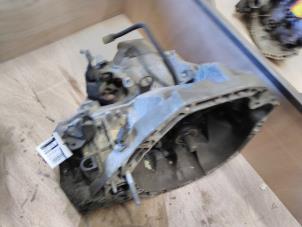 Gebruikte Versnellingsbak Renault Clio III (BR/CR) 1.5 dCi 70 Prijs € 149,98 Margeregeling aangeboden door Snuverink Autodemontage