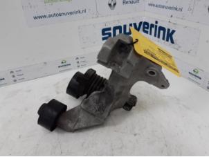 Gebruikte Dynamosteun boven Renault Clio IV (5R) 0.9 Energy TCE 90 12V Prijs € 10,33 Margeregeling aangeboden door Snuverink Autodemontage