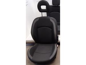 Gebruikte Voorstoel rechts Peugeot 206 (2A/C/H/J/S) 1.4 16V Prijs € 75,00 Margeregeling aangeboden door Snuverink Autodemontage