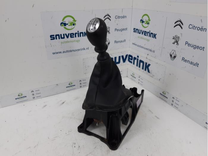 Gebruikte Versnellingspook Renault Scénic III (JZ) 1.6 16V Prijs € 25,00 Margeregeling aangeboden door Snuverink Autodemontage