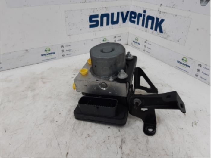 Gebruikte ABS Pomp Renault Twingo III (AH) 0.9 Energy TCE 90 12V Prijs € 180,00 Margeregeling aangeboden door Snuverink Autodemontage