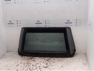 Gebruikte Ruit achter Peugeot 207 CC (WB) 1.6 HDiF 16V Prijs € 112,49 Margeregeling aangeboden door Snuverink Autodemontage