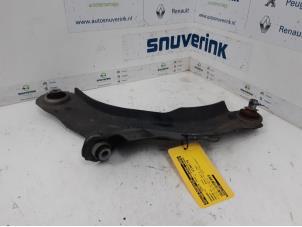 Gebruikte Draagarm links-voor Renault Captur (2R) 1.2 TCE 16V EDC Prijs € 25,00 Margeregeling aangeboden door Snuverink Autodemontage