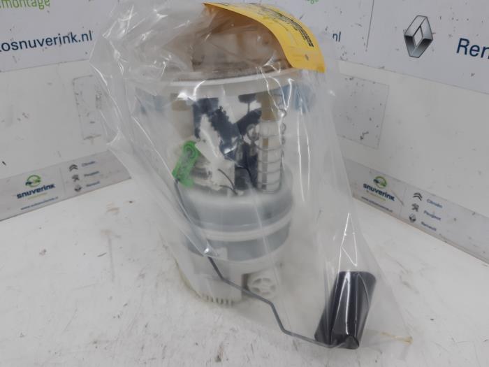 Gebruikte Tank element Pomp Renault Captur I (2R) 1.2 TCE 16V EDC Prijs € 40,49 Margeregeling aangeboden door Snuverink Autodemontage