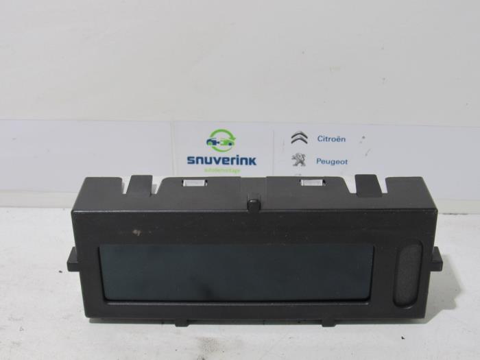 Gebruikte Display Interieur Renault Clio III Estate/Grandtour (KR) 1.2 16V TCE 100 Prijs € 24,99 Margeregeling aangeboden door Snuverink Autodemontage