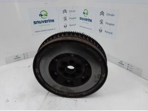 Gebruikte Vliegwiel Renault Megane II CC (EM) 2.0 16V Prijs € 85,50 Margeregeling aangeboden door Snuverink Autodemontage