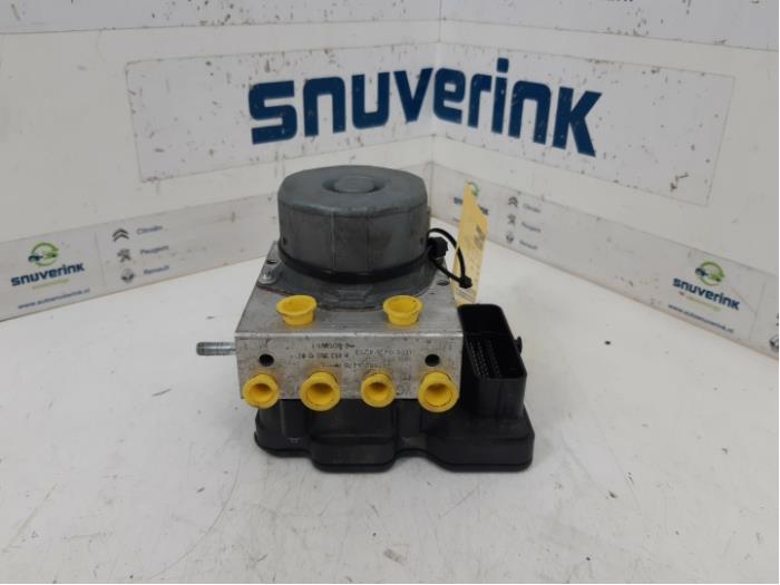 Gebruikte ABS Pomp Renault Twingo III (AH) 0.9 Energy TCE 90 12V Prijs € 125,22 Inclusief btw aangeboden door Snuverink Autodemontage
