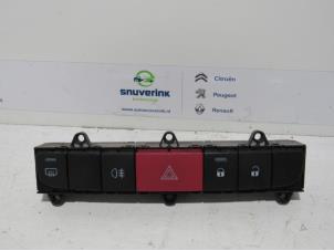 Gebruikte Gevarenlicht Schakelaar Citroen Jumper (U9) 2.2 HDi 130 Prijs € 42,35 Inclusief btw aangeboden door Snuverink Autodemontage