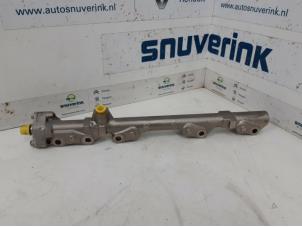 Gebruikte Injector brug Renault Clio IV (5R) 1.6 Turbo 16V RS 200 EDC Prijs € 40,49 Margeregeling aangeboden door Snuverink Autodemontage
