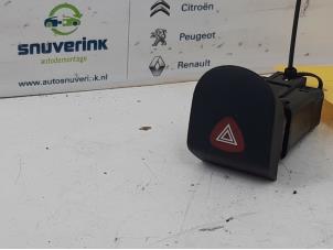 Gebruikte Schakelaar Paniekverlichting Renault Kangoo (KC) 1.4 Prijs op aanvraag aangeboden door Snuverink Autodemontage