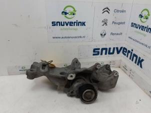 Gebruikte Dynamosteun boven Renault Master III (FV) 2.3 dCi 100 16V FWD Prijs € 12,50 Inclusief btw aangeboden door Snuverink Autodemontage