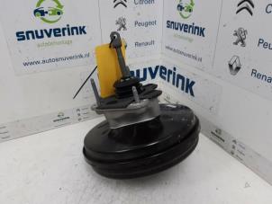 Gebruikte Rembooster Renault Clio IV (5R) 1.2 16V Prijs € 39,99 Margeregeling aangeboden door Snuverink Autodemontage