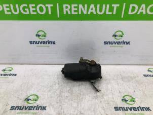 Gebruikte Ruitenwissermotor voor Renault Megane Break/Grandtour (KA) 1.9D Prijs € 30,00 Margeregeling aangeboden door Snuverink Autodemontage