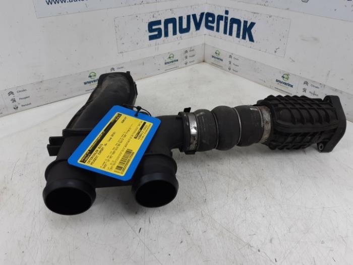 Gebruikte Intercooler Slang Peugeot Expert (V1/VA/VB/VE/VF/VT/VY) 1.6 Blue HDi 95 16V Prijs € 32,38 Inclusief btw aangeboden door Snuverink Autodemontage