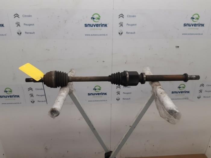 Gebruikte Steekas rechts-voor Renault Clio III (BR/CR) 1.6 16V Prijs € 39,98 Margeregeling aangeboden door Snuverink Autodemontage
