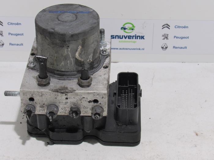 Gebruikte ABS Pomp Renault Master III (EV/HV/UV/VA/VB/VD/VF/VG/VJ) 2.3 dCi 165 16V RWD Prijs € 245,01 Inclusief btw aangeboden door Snuverink Autodemontage
