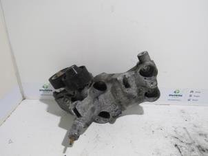 Gebruikte Dynamosteun boven Renault Master III (EV/HV/UV/VA/VB/VD/VF/VG/VJ) 2.3 dCi 165 16V RWD Prijs € 24,18 Inclusief btw aangeboden door Snuverink Autodemontage