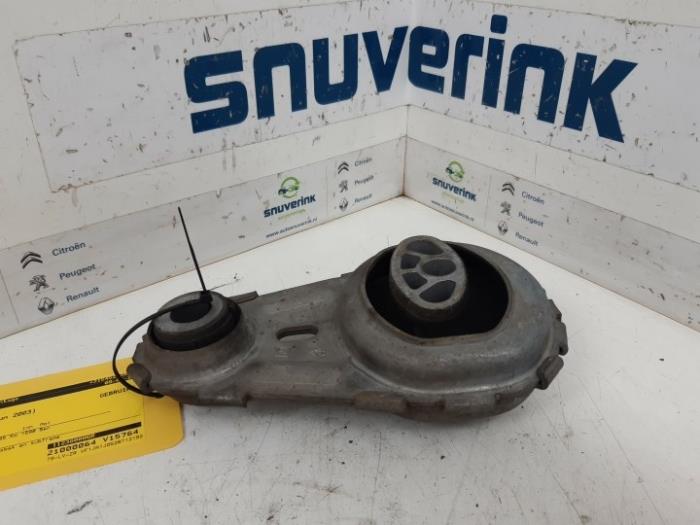 Gebruikte Versnellingsbak Steun Renault Scénic I (JA) 1.6 16V Prijs € 10,33 Margeregeling aangeboden door Snuverink Autodemontage