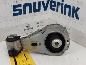 Gebruikte Versnellingsbak Steun Renault Scénic III (JZ) 1.5 dCi 110 Prijs € 50,00 Margeregeling aangeboden door Snuverink Autodemontage