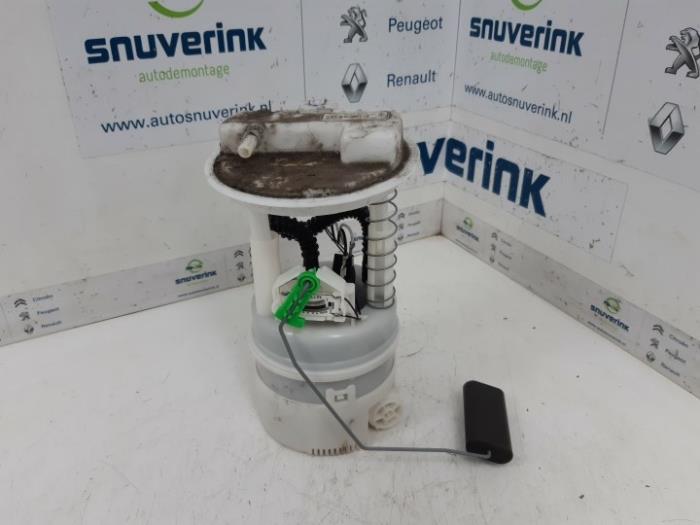 Gebruikte Tank element Pomp Renault Twingo II (CN) 1.2 16V LEV Prijs € 40,00 Margeregeling aangeboden door Snuverink Autodemontage