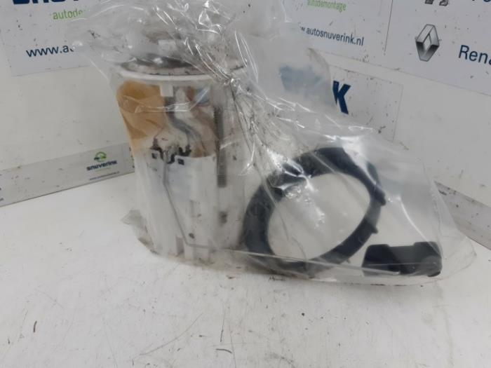 Gebruikte Tank element Pomp Renault Scénic III (JZ) 1.5 dCi 110 Prijs € 40,49 Margeregeling aangeboden door Snuverink Autodemontage