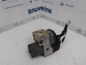 Gebruikte ABS Pomp Renault Scénic I (JA) 2.0 16V RX4 Prijs € 39,98 Margeregeling aangeboden door Snuverink Autodemontage