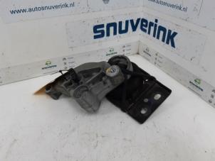 Gebruikte Motorsteun Renault Laguna III Estate (KT) 2.0 dCi 16V 175 FAP Prijs € 10,33 Margeregeling aangeboden door Snuverink Autodemontage