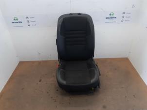 Gebruikte Zitting stoel links Renault Scénic III (JZ) 1.5 dCi 110 Prijs € 150,00 Margeregeling aangeboden door Snuverink Autodemontage