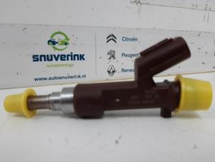 Gebruikte Injector (benzine injectie) Peugeot 108 1.0 12V VVT-i Prijs € 50,00 Margeregeling aangeboden door Snuverink Autodemontage