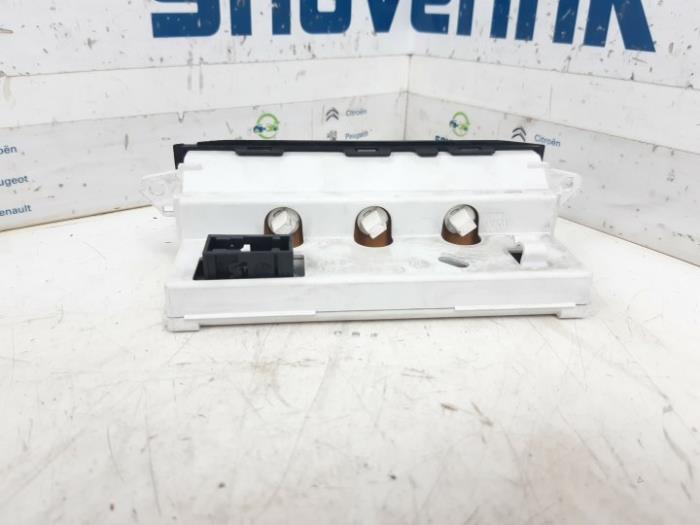 Display Interieur van een Peugeot 807 2.2 HDiF 16V 2003